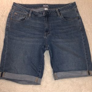 Amazon Essential Bermuda shorts